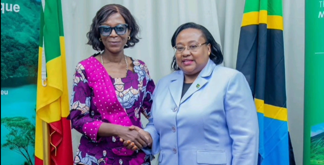 Séance de travail entre la Ministre, Secrétaire Exécutive de la CCBC et son homologue Tanzanienne en charge des ressources naturelles et du tourisme